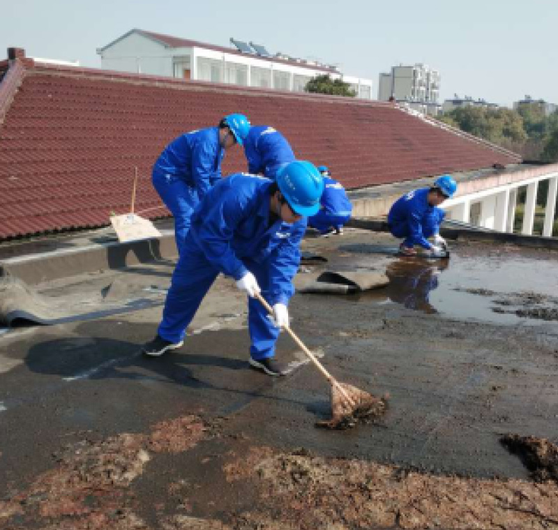 2019年3月18日，bob官方体育登录入口为七都镇敬老院漏水屋面进行全面修复。